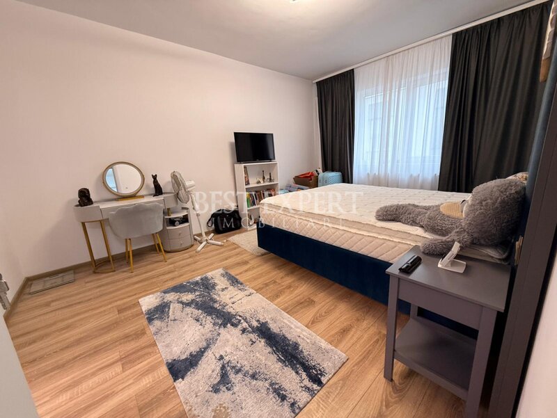 Trei camere ultrafinisat cu 2 parcari, mutare rapida/ STB 5 minute