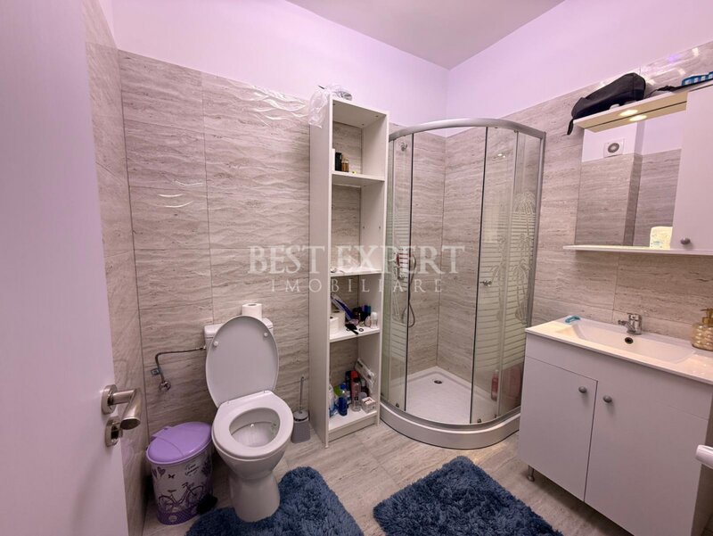 Trei camere ultrafinisat cu 2 parcari, mutare rapida/ STB 5 minute