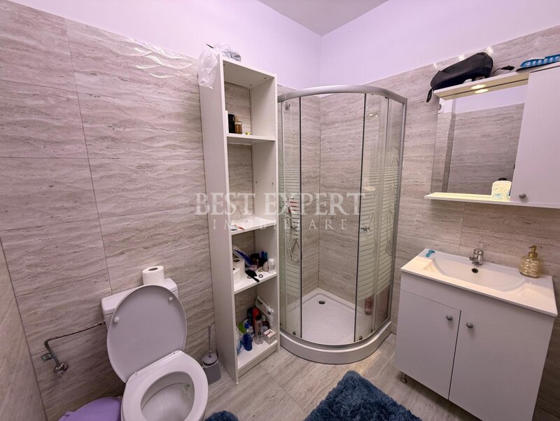 Trei camere ultrafinisat cu 2 parcari, mutare rapida/ STB 5 minute