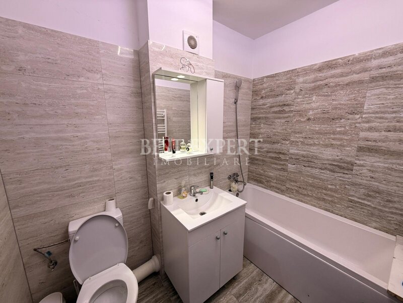 Trei camere ultrafinisat cu 2 parcari, mutare rapida/ STB 5 minute